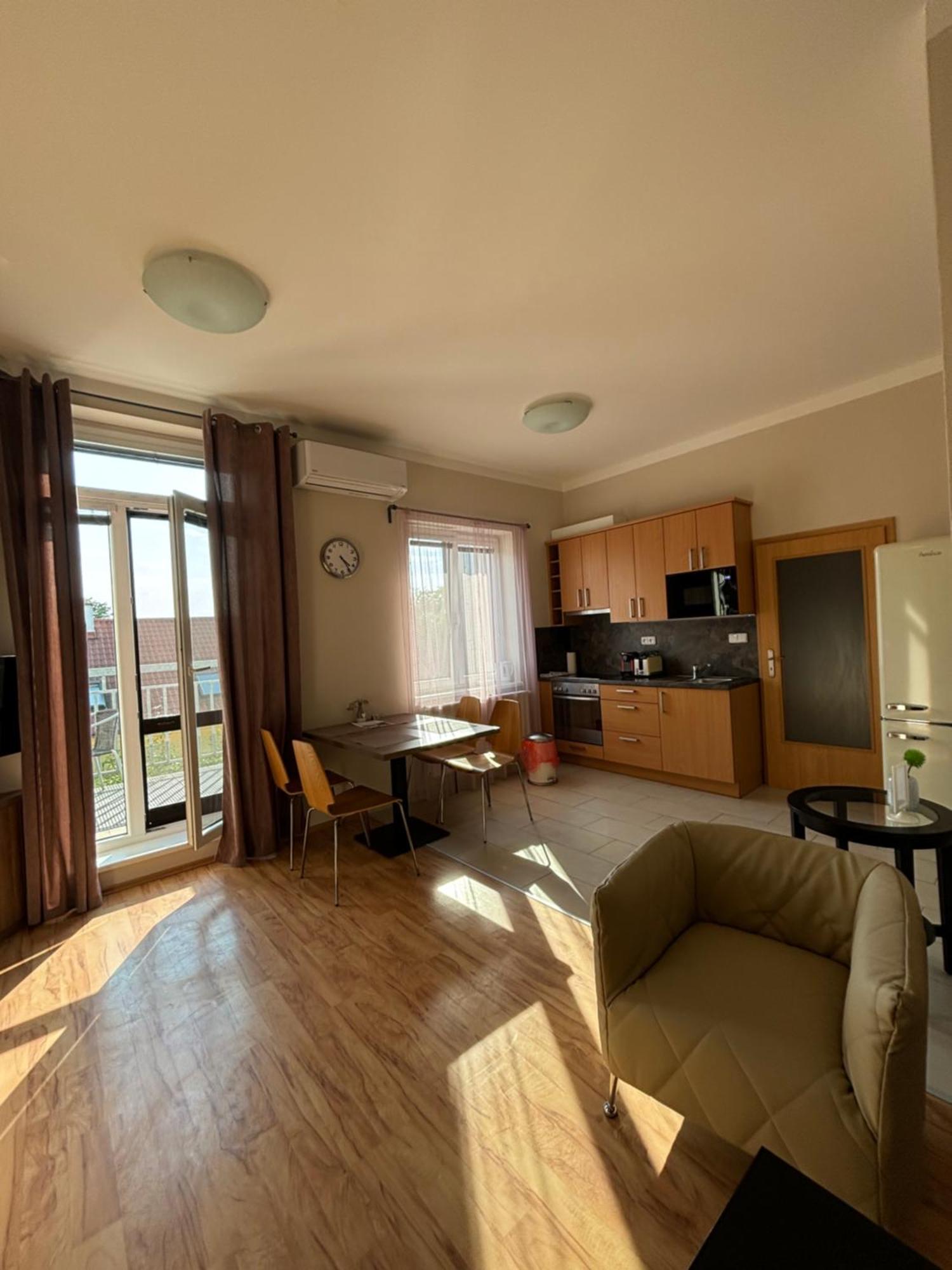 Penzion Apartmány Resident Poděbrady Esterno foto